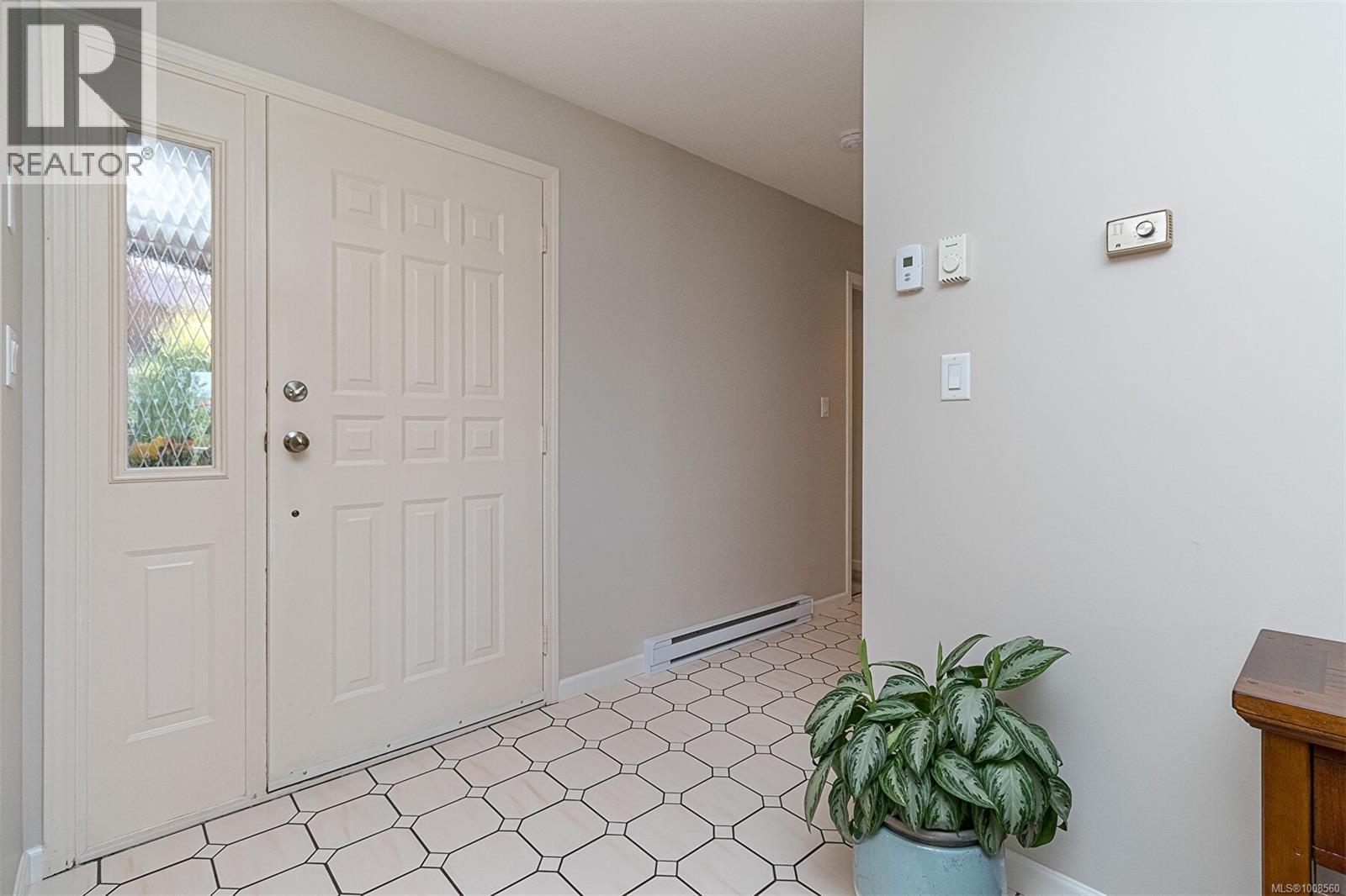 537 Fairways Place Property Photo 11