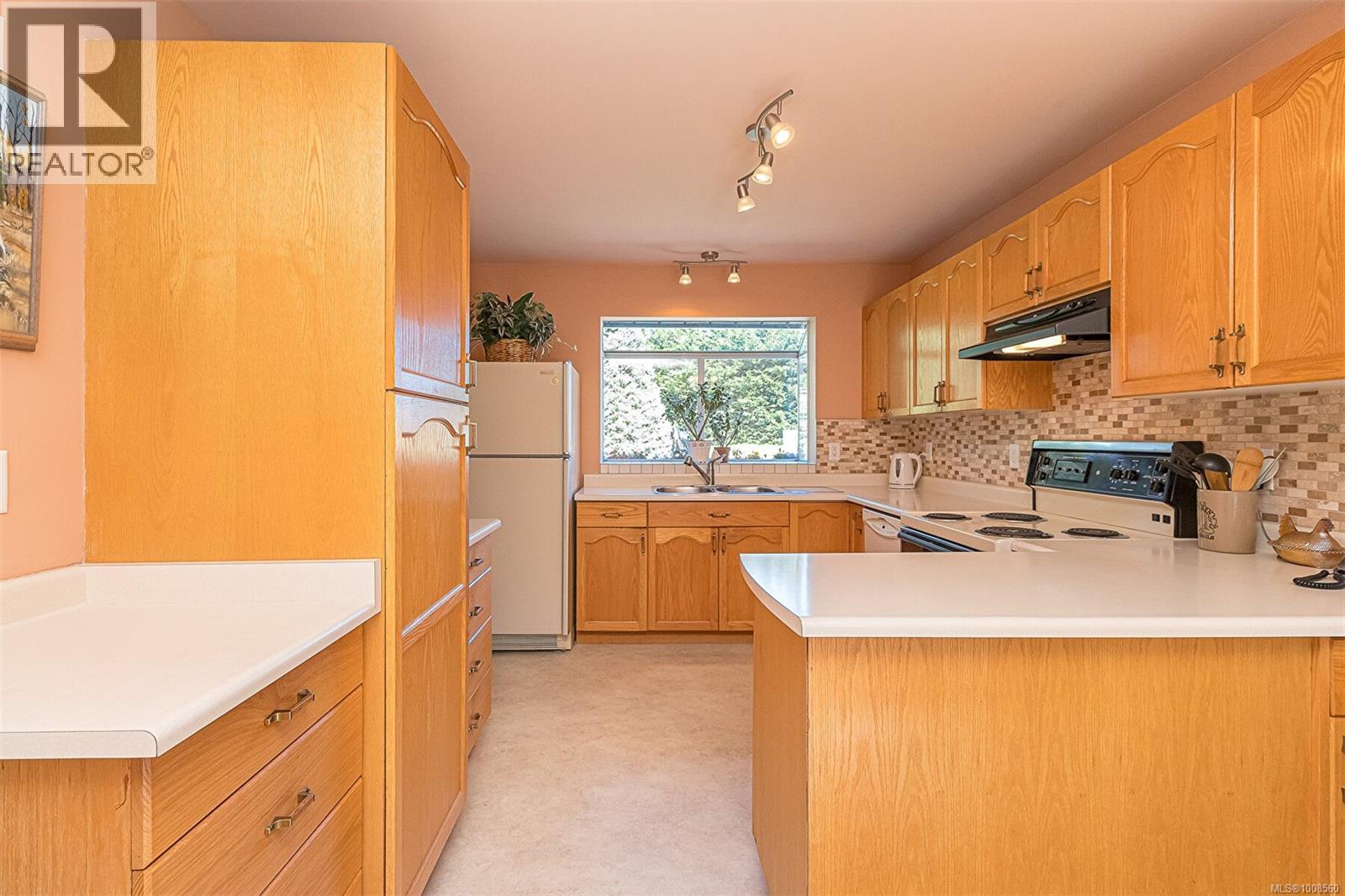 537 Fairways Place Property Photo 29