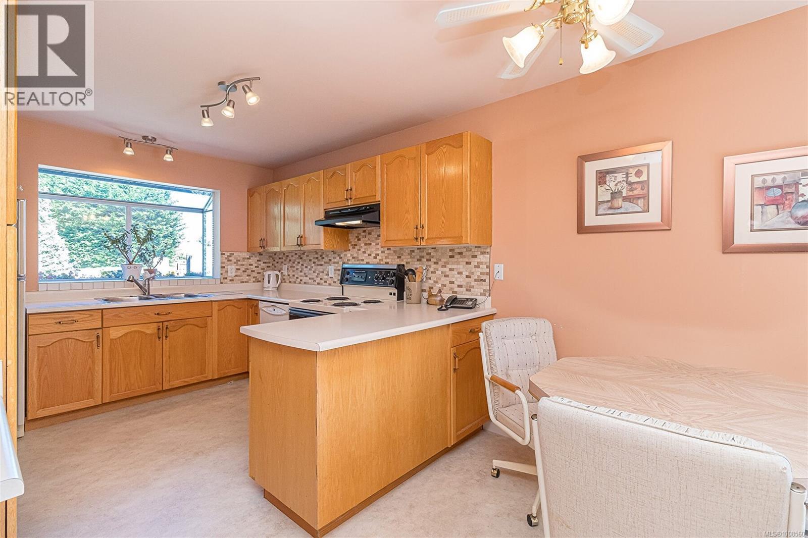 537 Fairways Place Property Photo 30