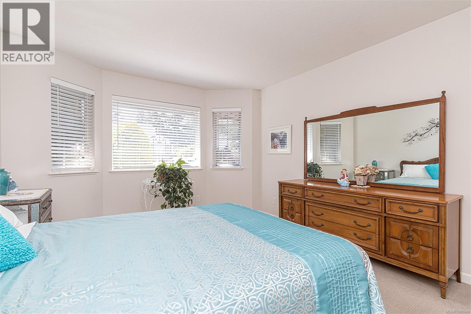 537 Fairways Place Property Photo 34