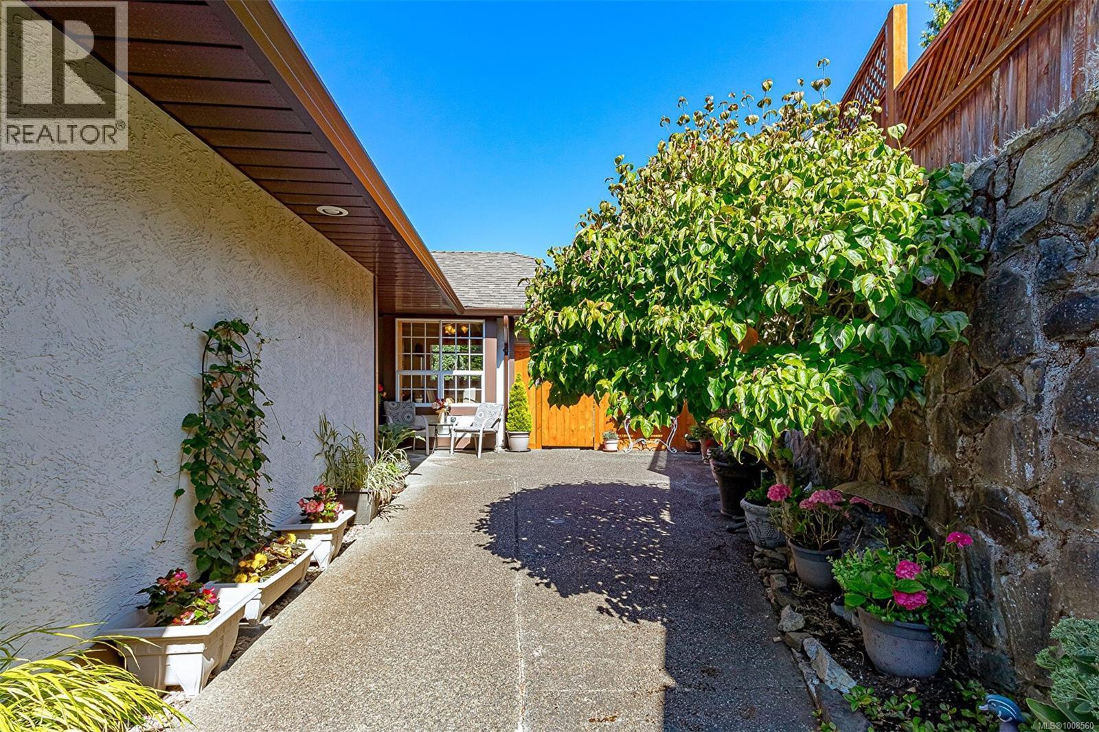 537 Fairways Place Property Photo 45