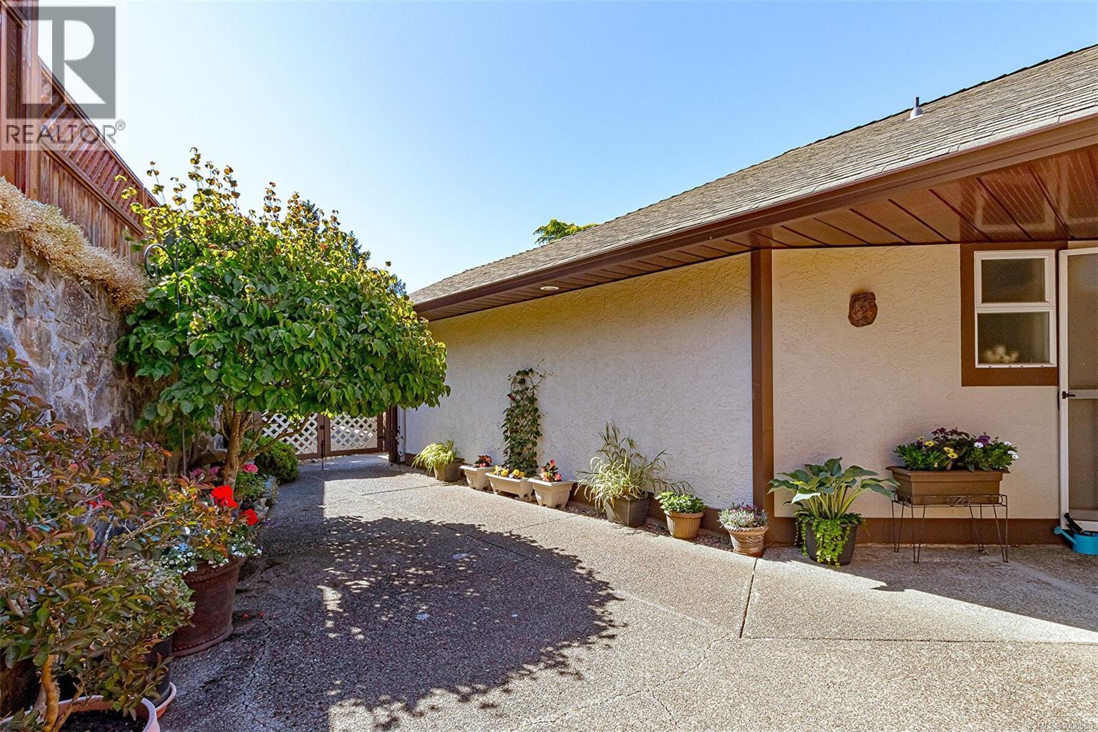 537 Fairways Place Property Photo 47