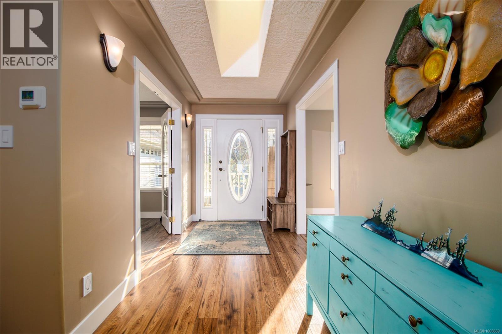 1960 Emma Way Property Photo 5