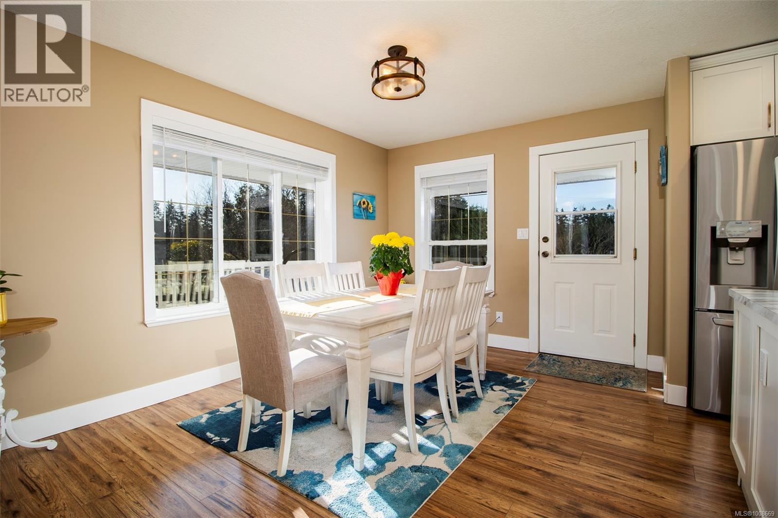 1960 Emma Way Property Photo 7