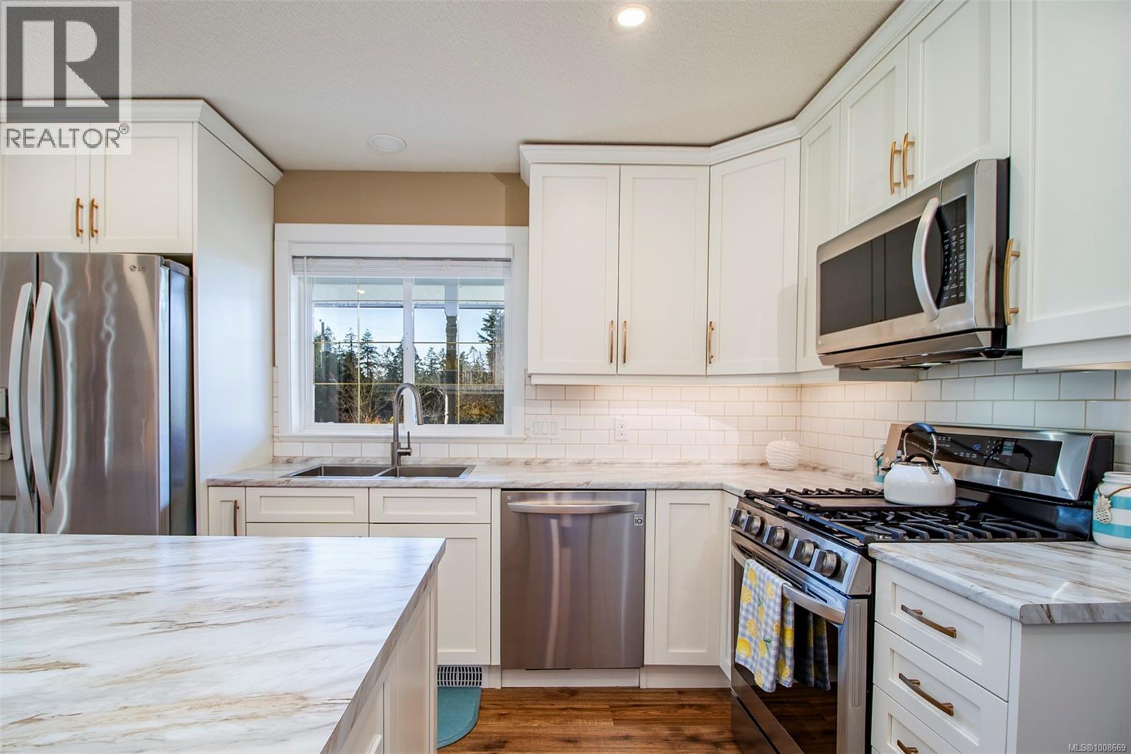 1960 Emma Way Property Photo 10