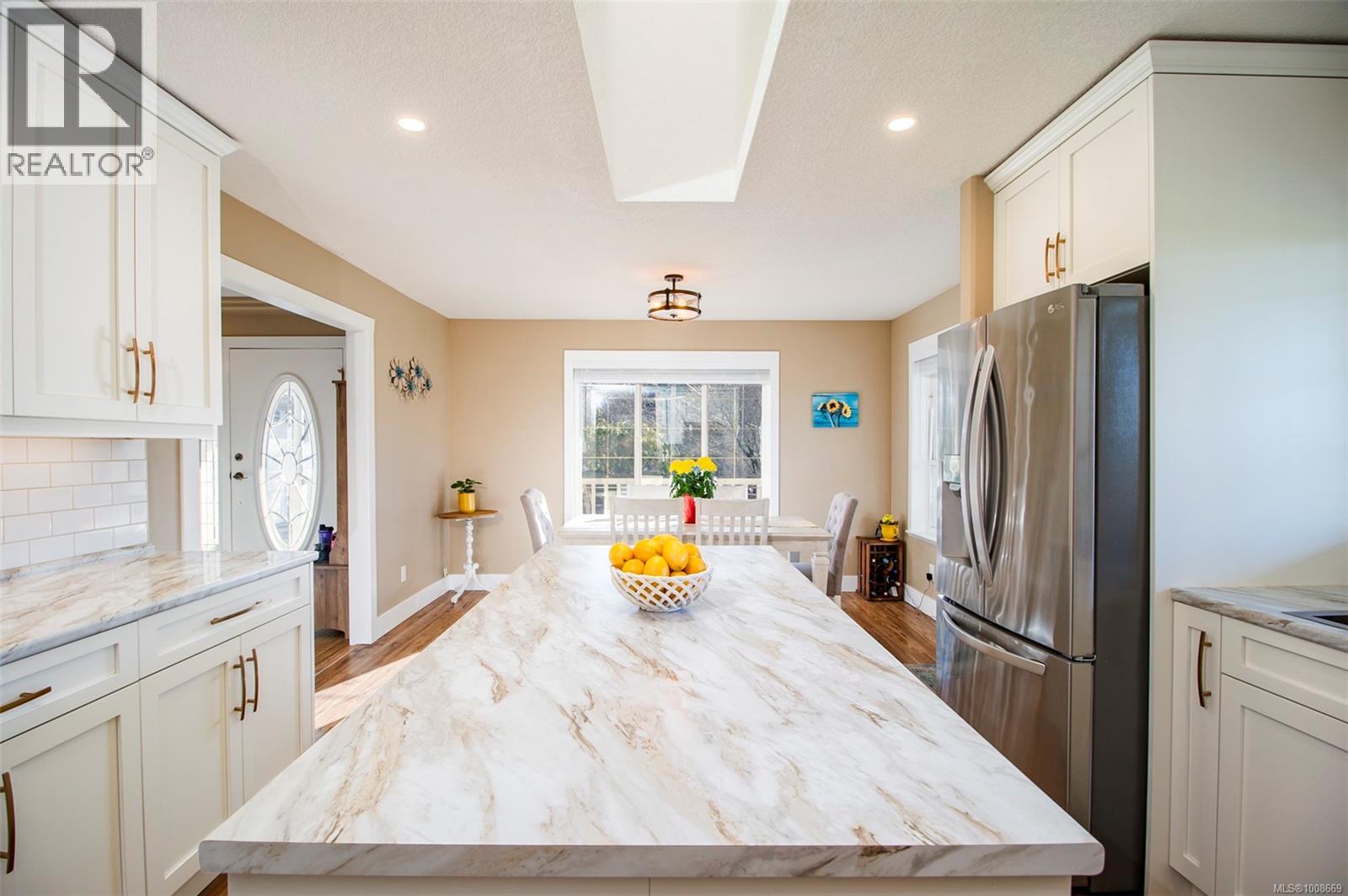 1960 Emma Way Property Photo 11