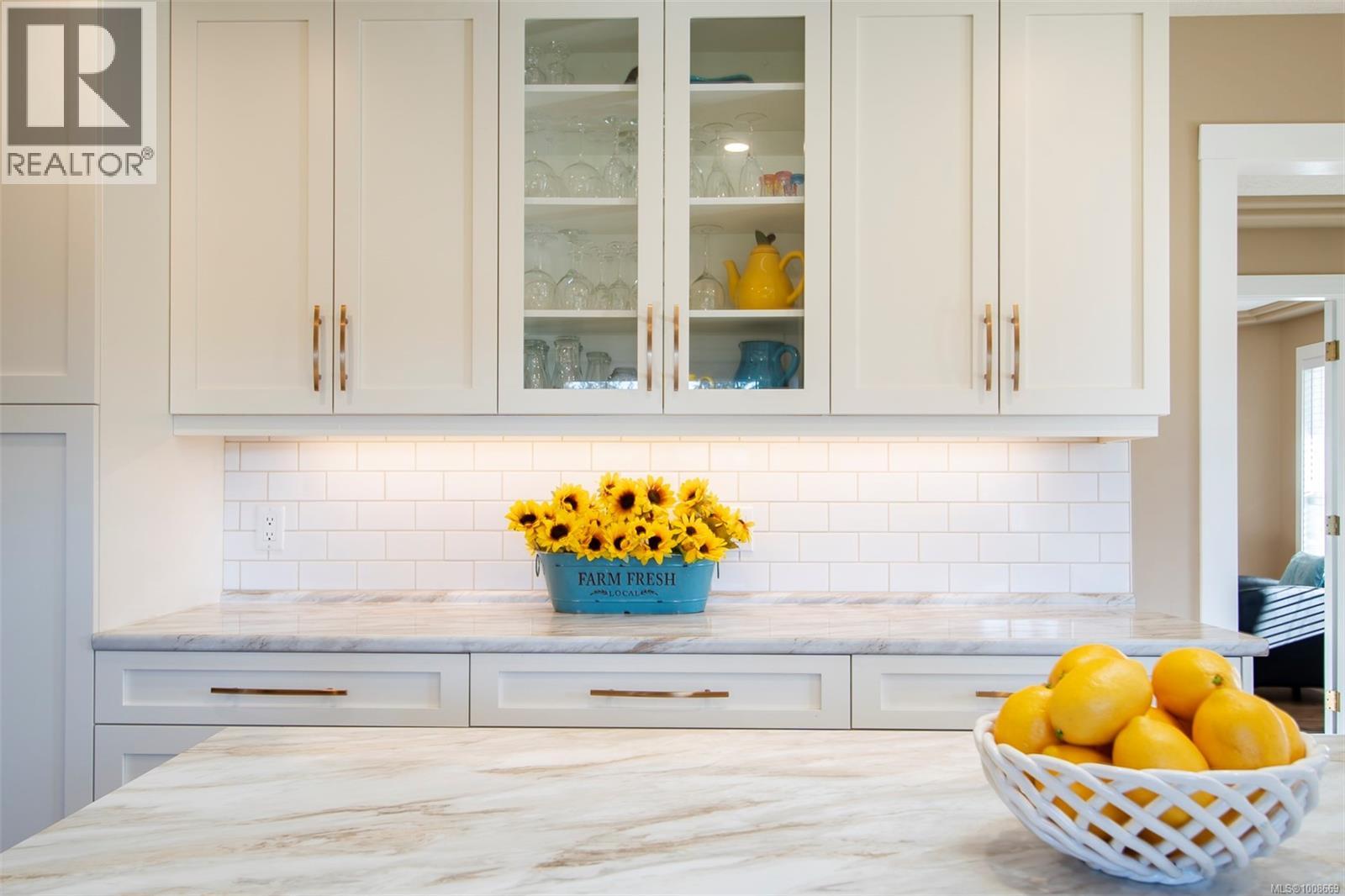 1960 Emma Way Property Photo 12