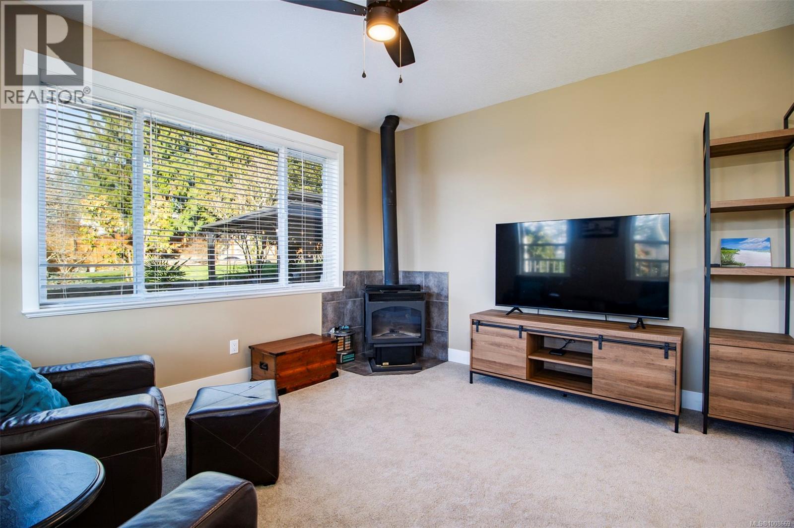 1960 Emma Way Property Photo 14