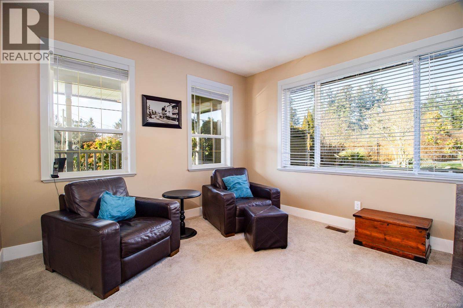 1960 Emma Way Property Photo 15