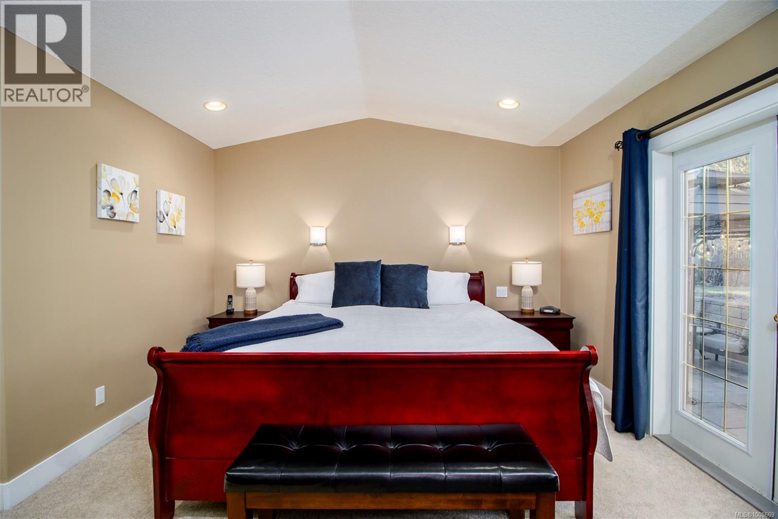 1960 Emma Way Property Photo 23