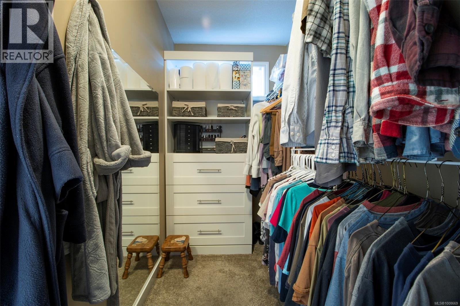 1960 Emma Way Property Photo 27