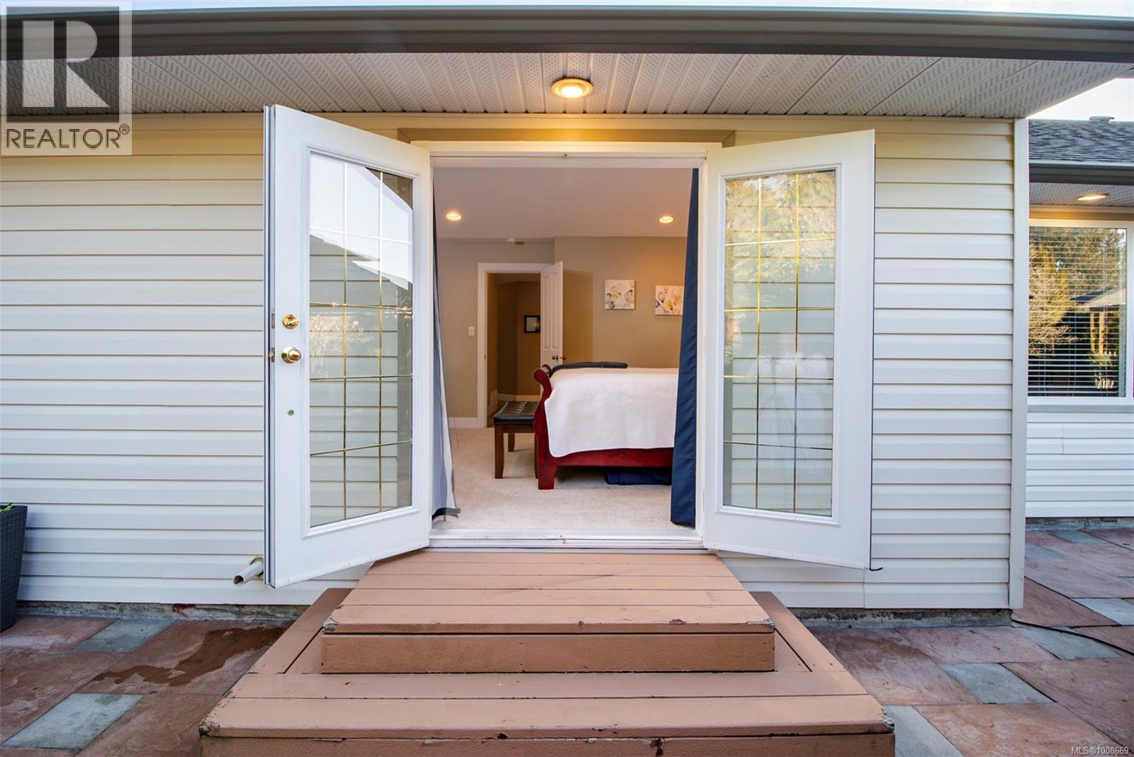 1960 Emma Way Property Photo 28