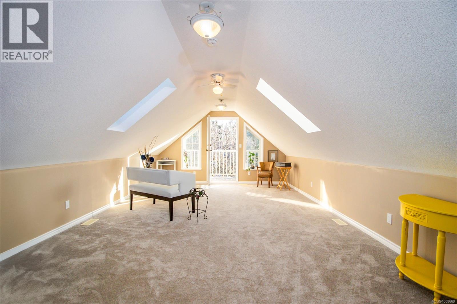 1960 Emma Way Property Photo 35