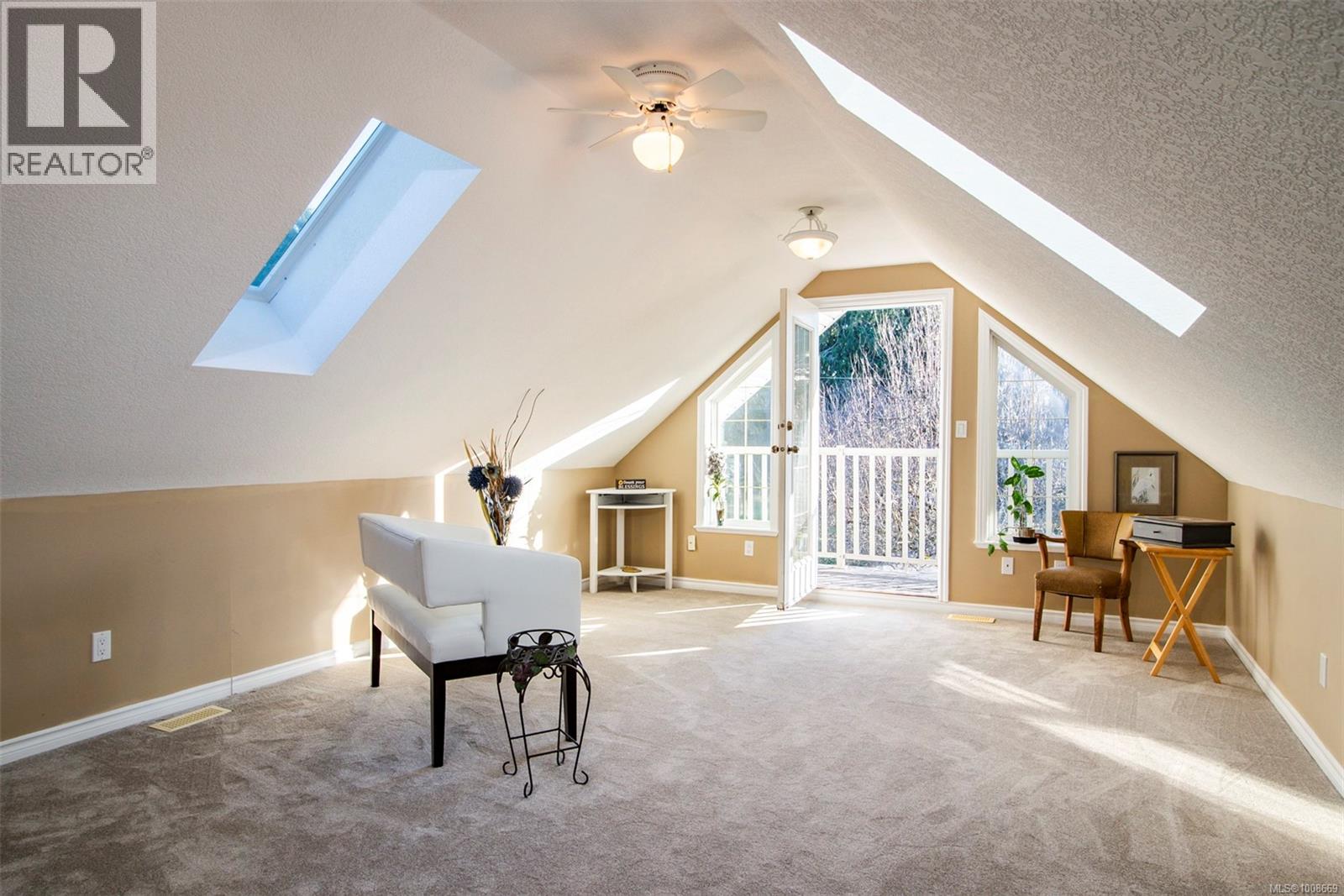 1960 Emma Way Property Photo 36