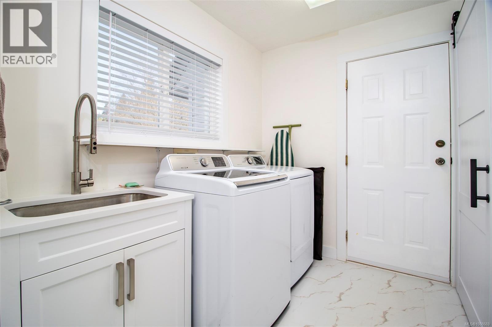 1960 Emma Way Property Photo 40