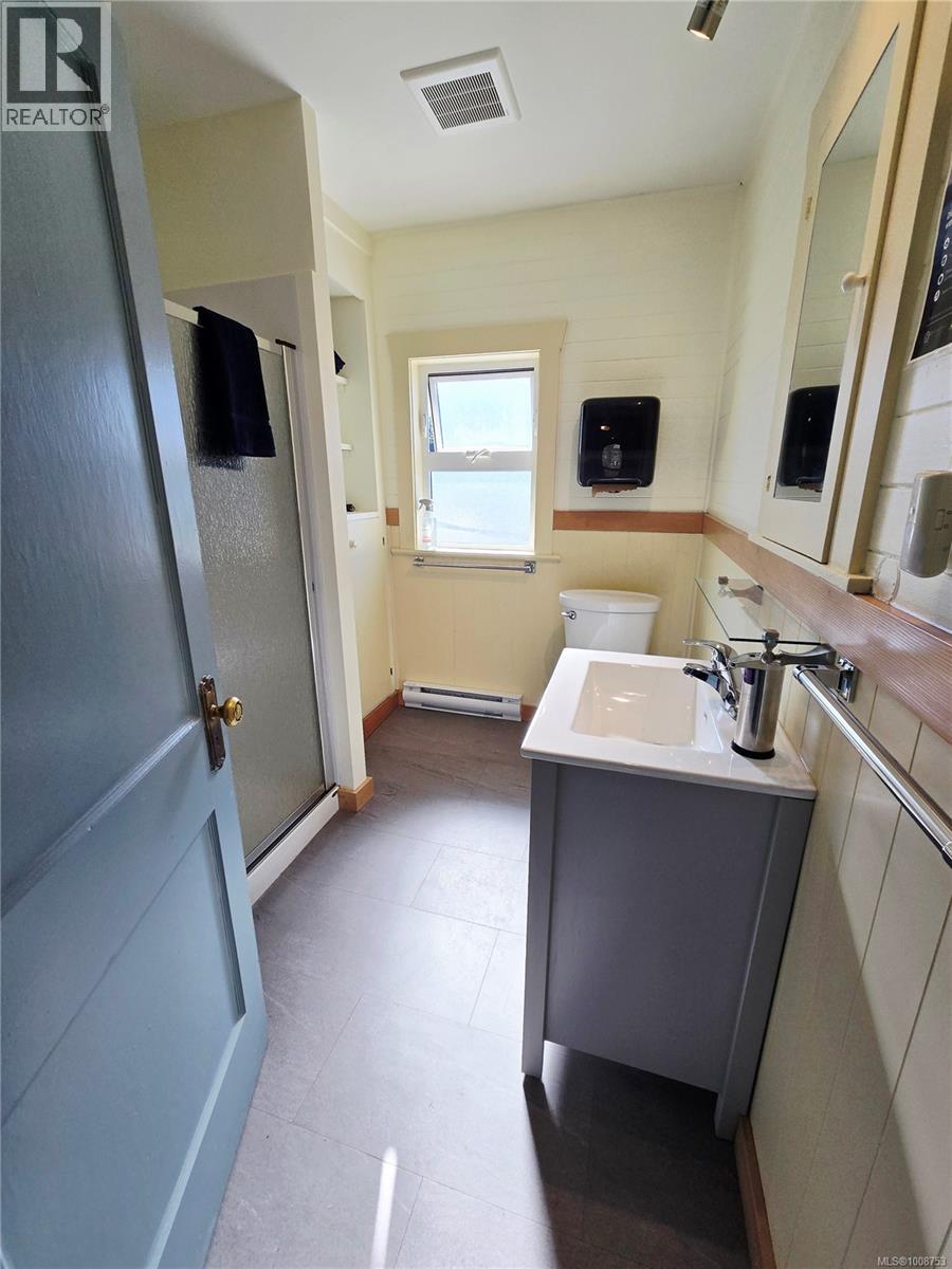 320 Main St Property Photo 16