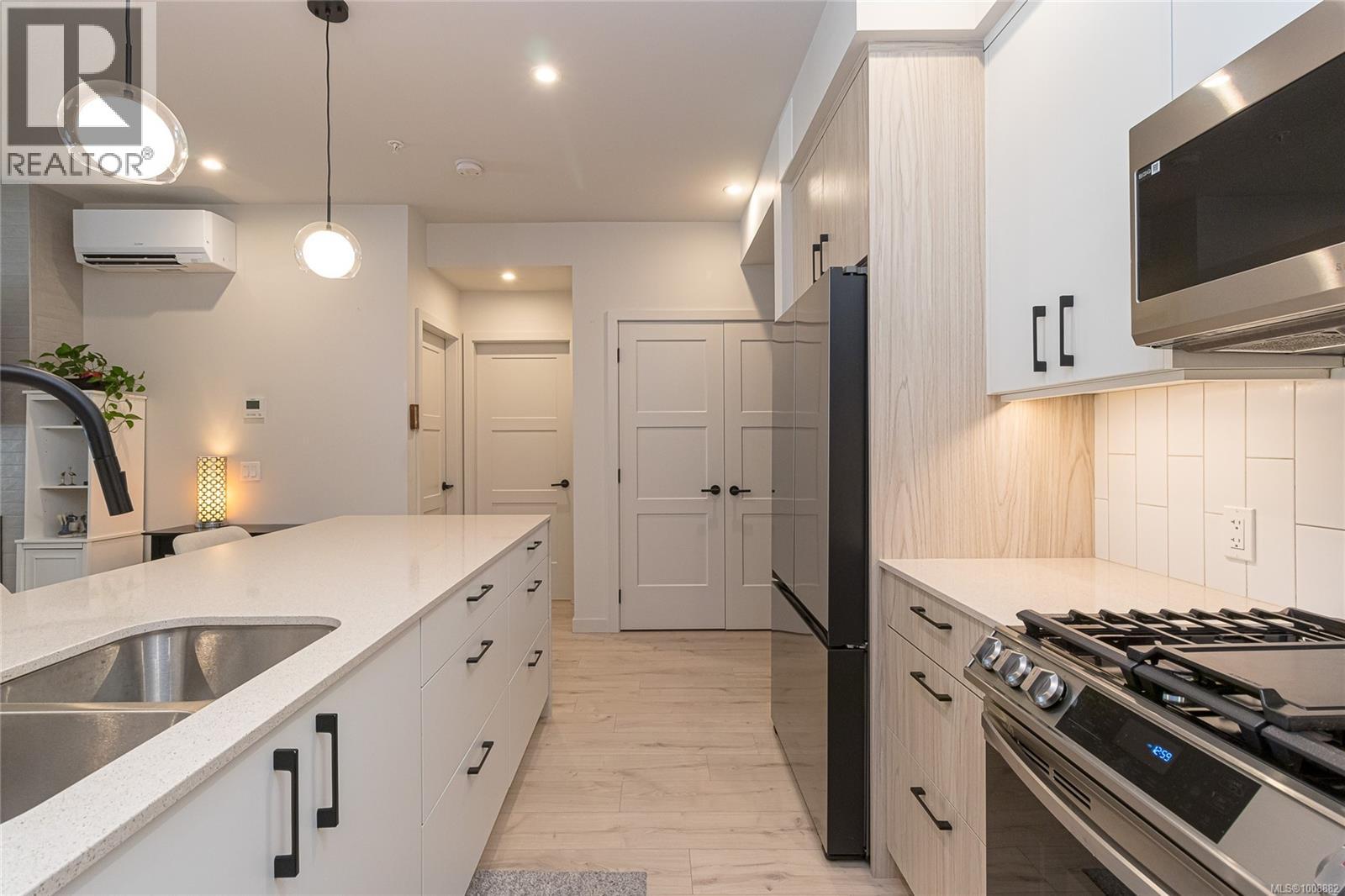 208 958 Pharoah Mews Property Photo 3