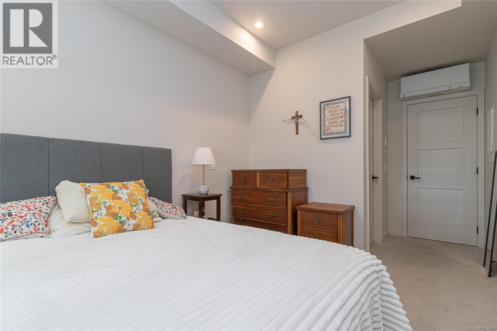 208 958 Pharoah Mews Property Photo 13