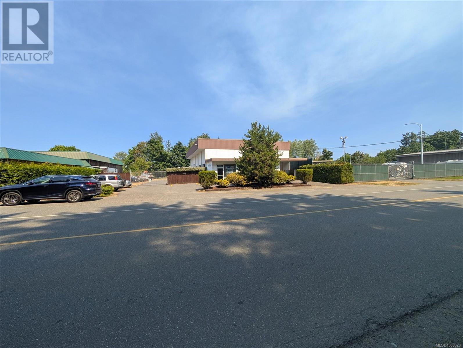 253 Fern Rd Property Photo 2