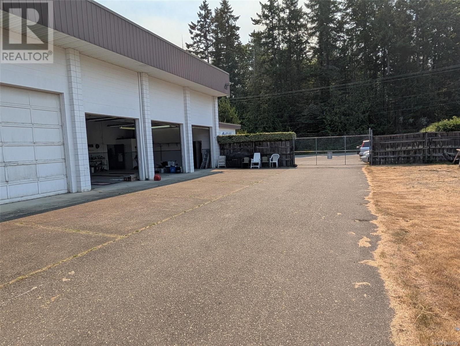 253 Fern Rd Property Photo 6