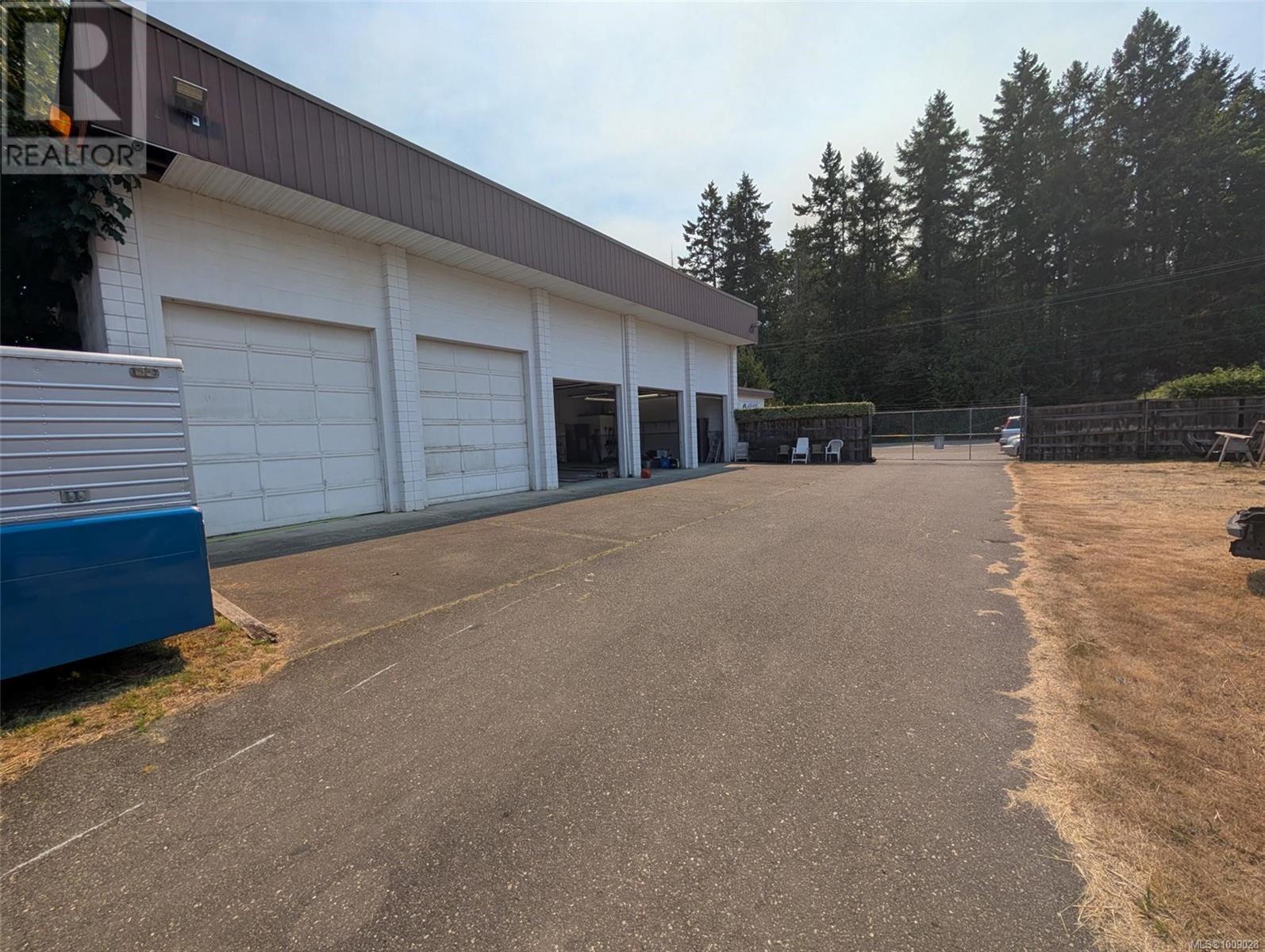 253 Fern Rd Property Photo 9