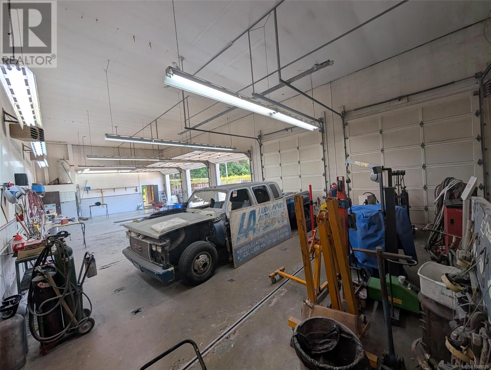 253 Fern Rd Property Photo 16