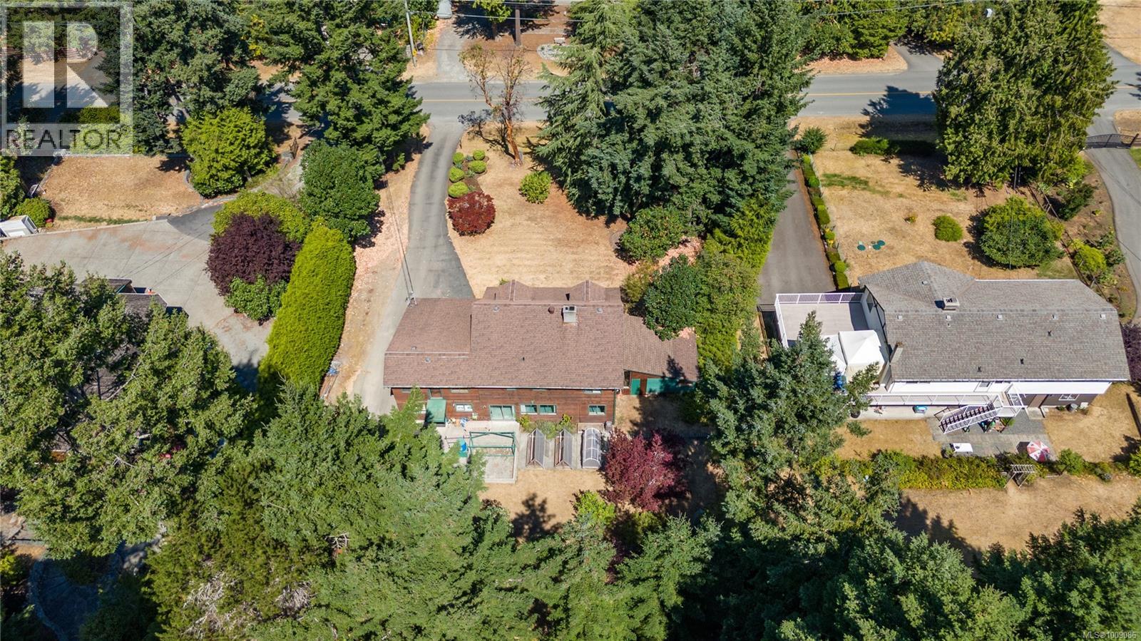 8015 Northwind Dr Property Photo 17