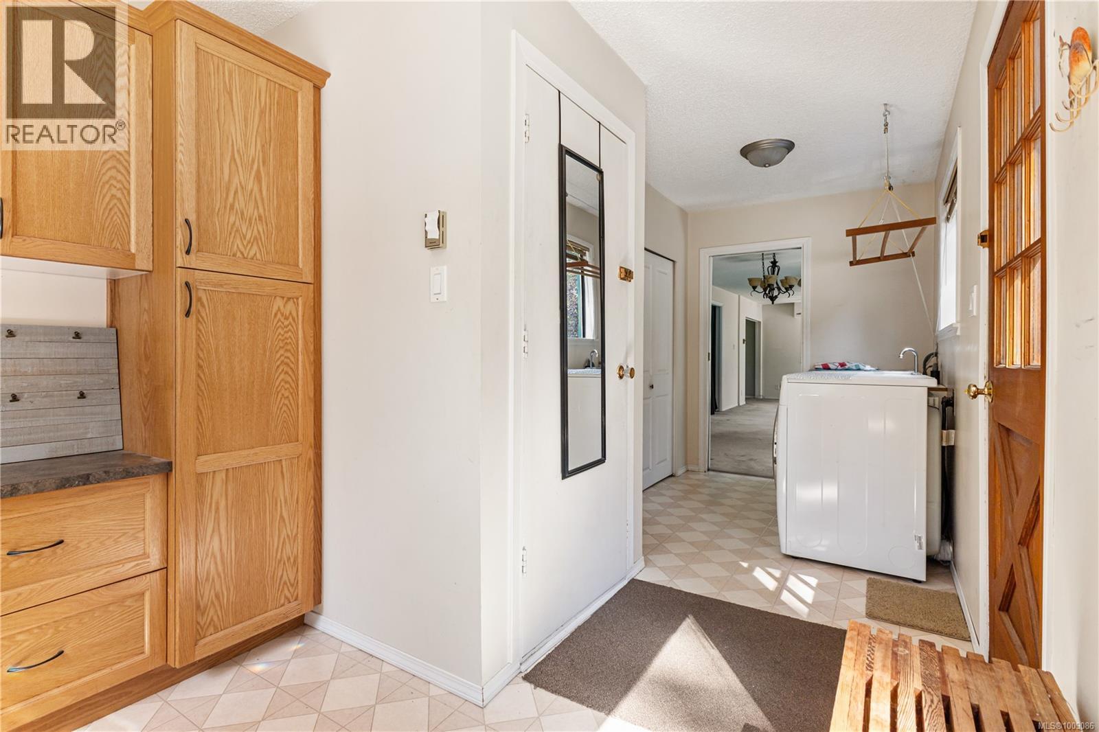 8015 Northwind Dr Property Photo 32