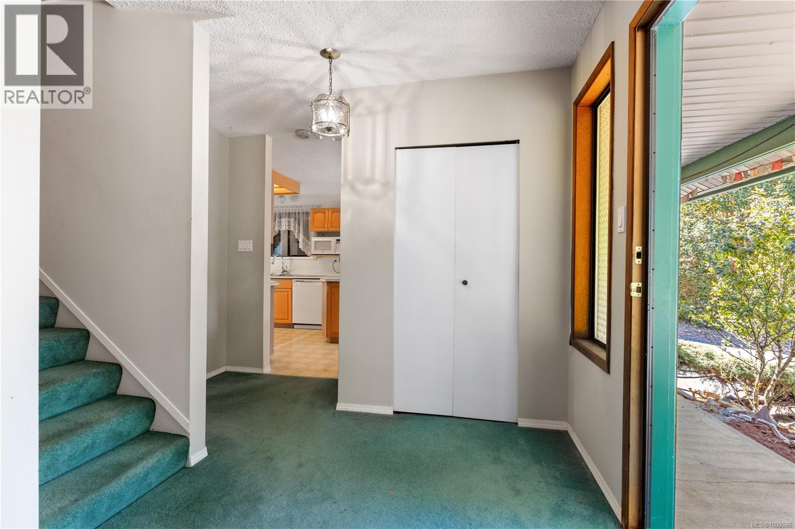 8015 Northwind Dr Property Photo 37