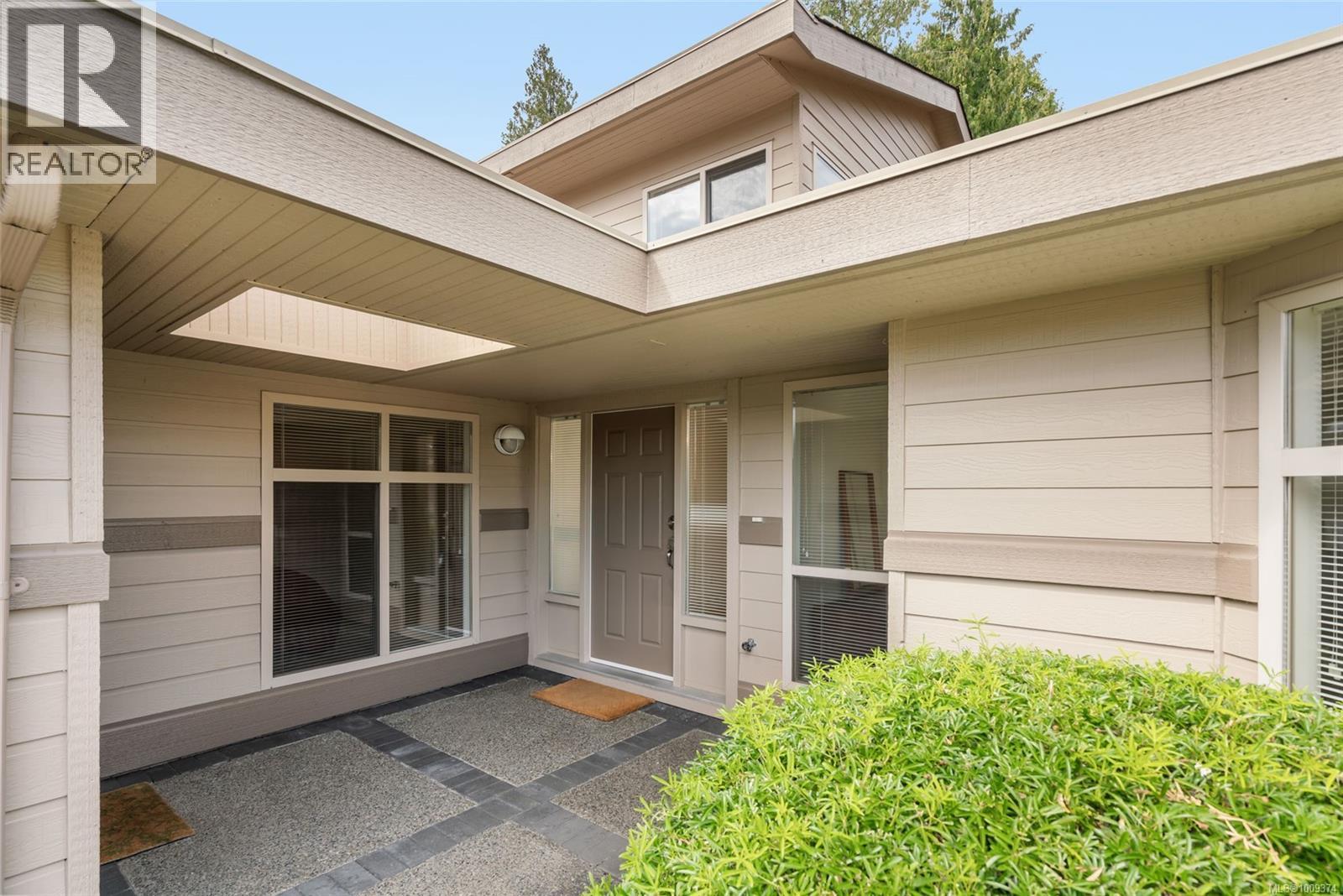 1267 Roberton Boulevard Property Photo 2