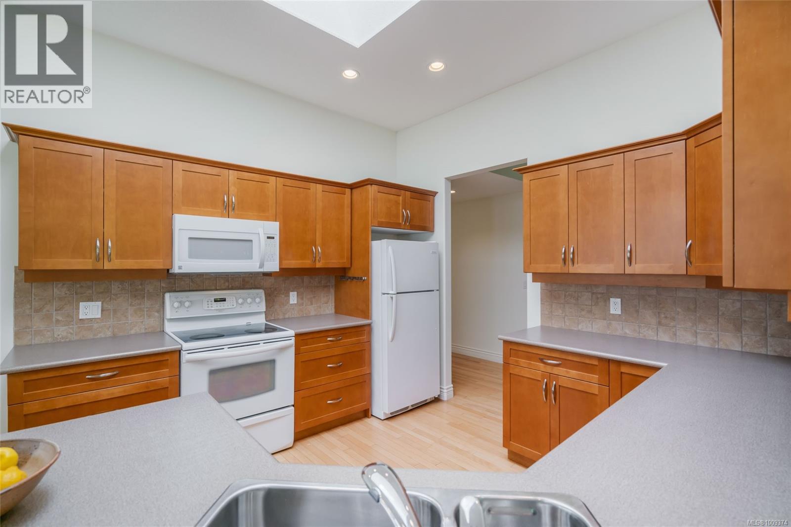 1267 Roberton Boulevard Property Photo 5