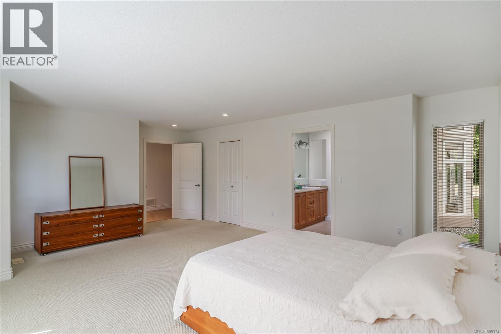 1267 Roberton Boulevard Property Photo 15