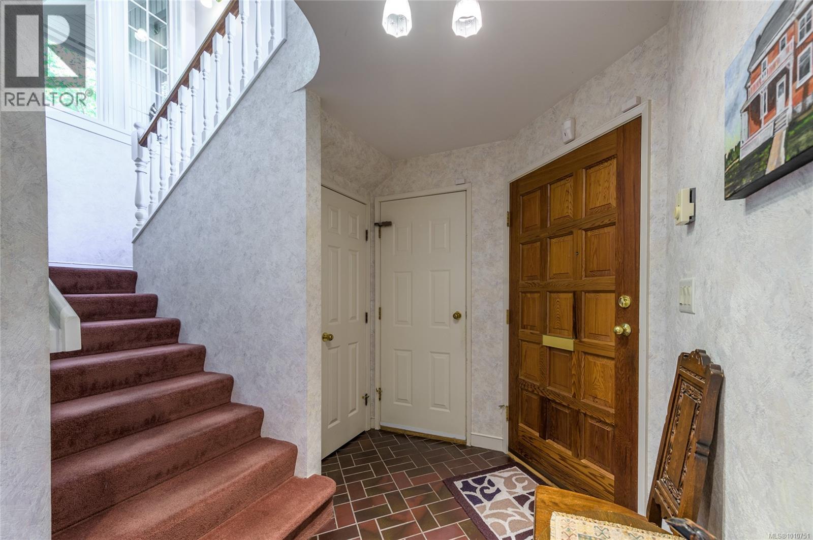 8742 Pender Park Dr Property Photo 6