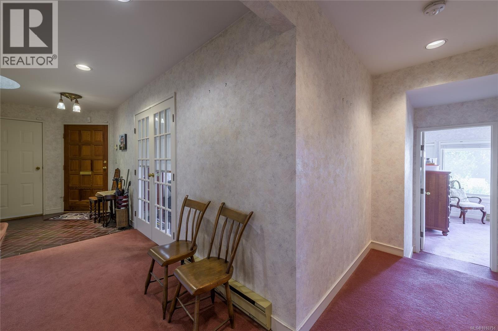8742 Pender Park Dr Property Photo 8