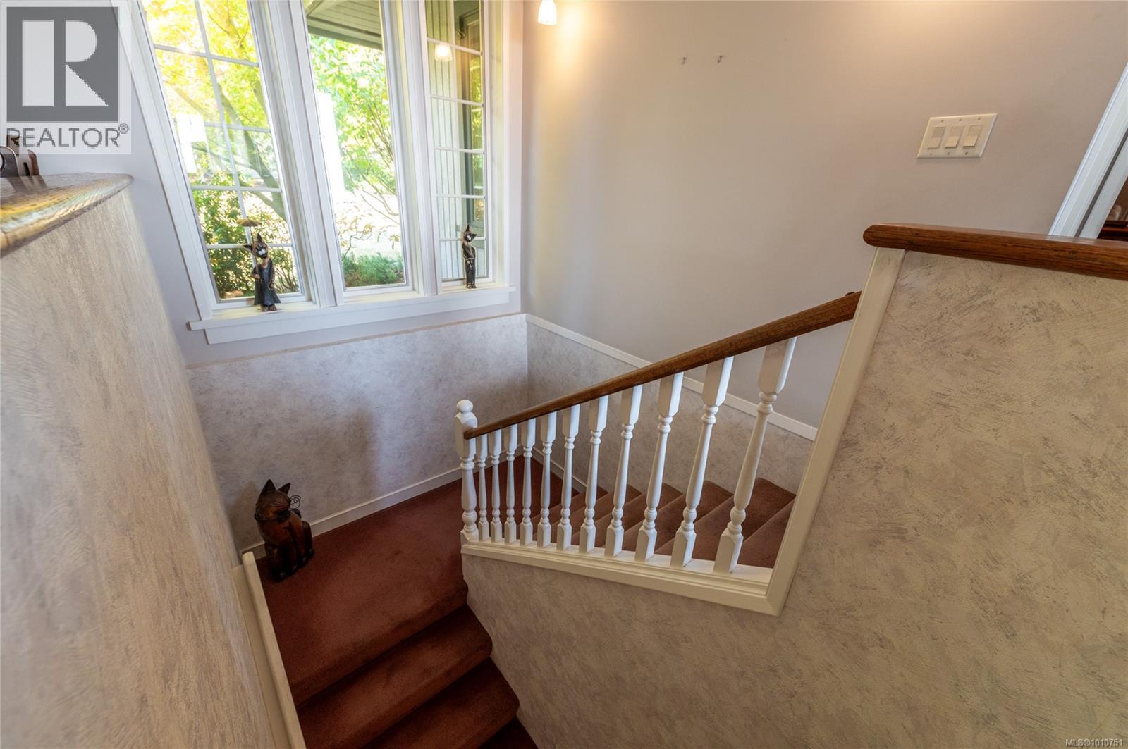 8742 Pender Park Dr Property Photo 9