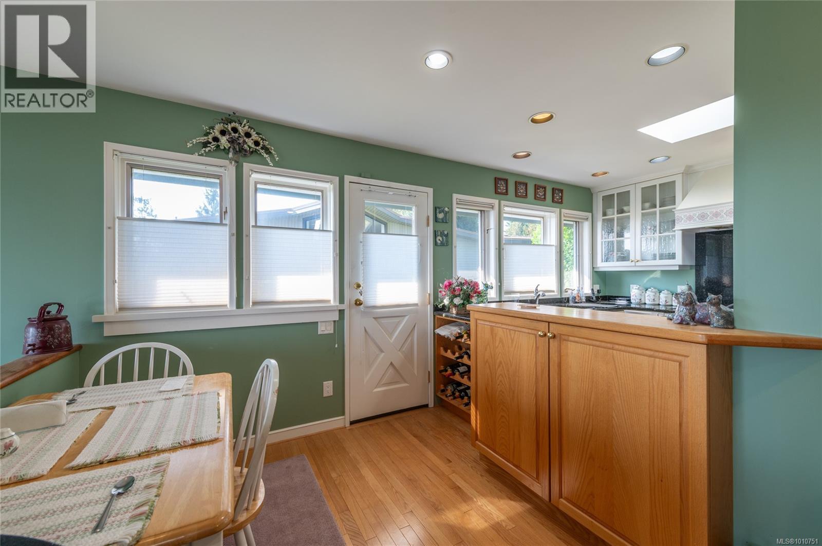 8742 Pender Park Dr Property Photo 17