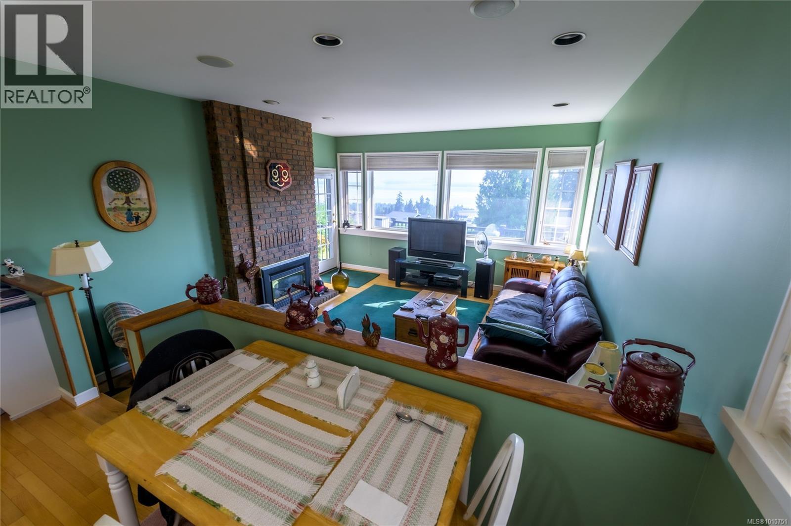 8742 Pender Park Dr Property Photo 21