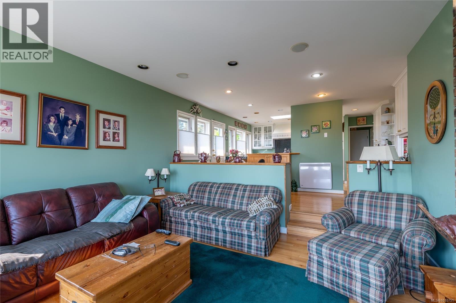 8742 Pender Park Dr Property Photo 22
