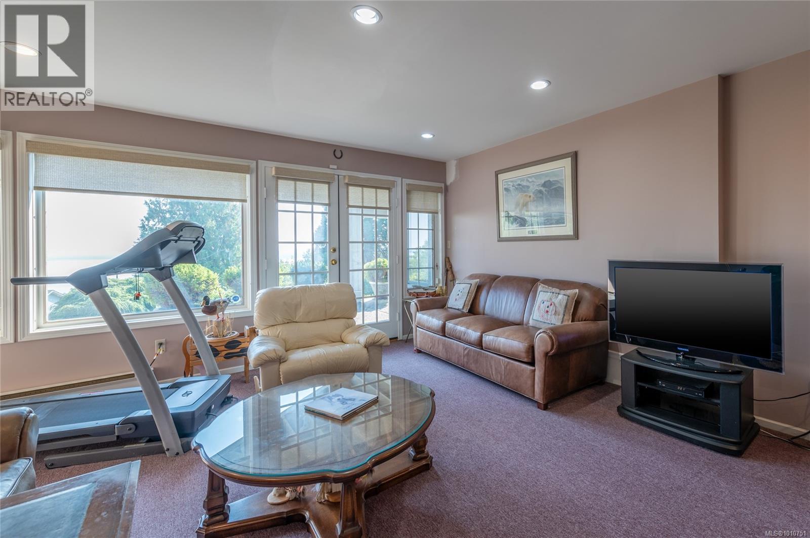 8742 Pender Park Dr Property Photo 23