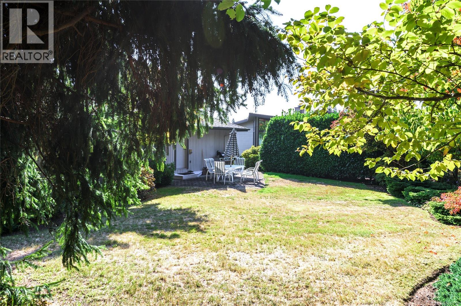 8742 Pender Park Dr Property Photo 35