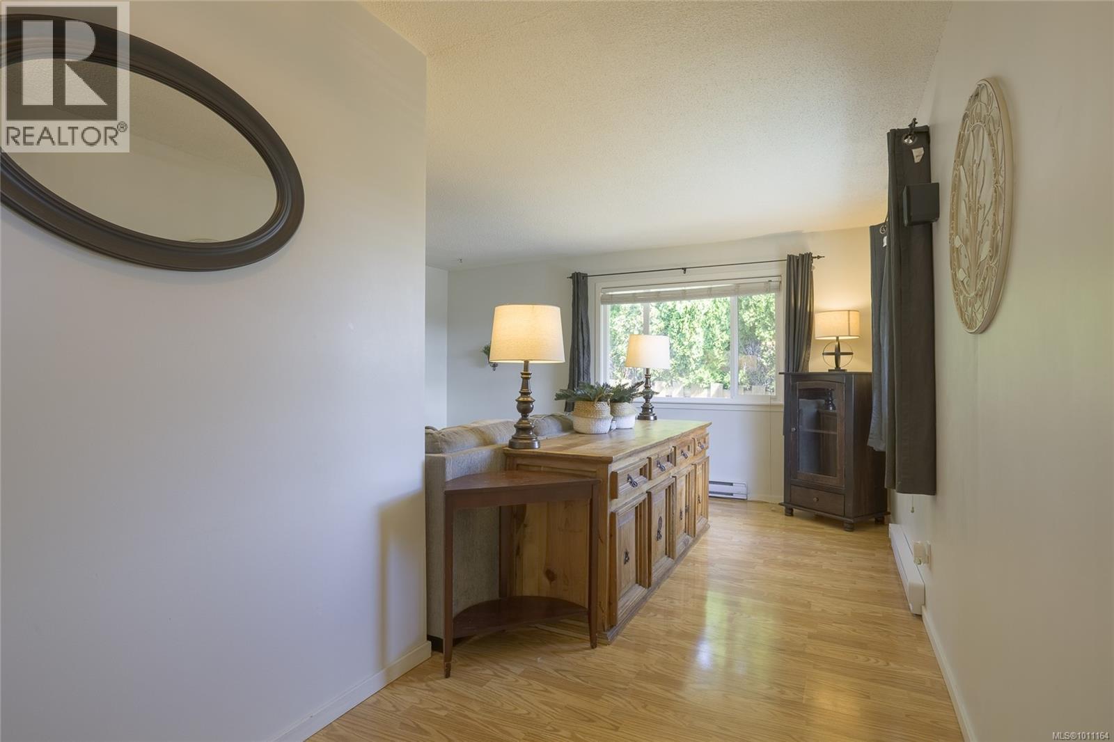 6144 Edgehill Place Property Photo 3