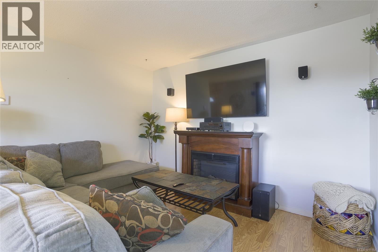 6144 Edgehill Place Property Photo 4