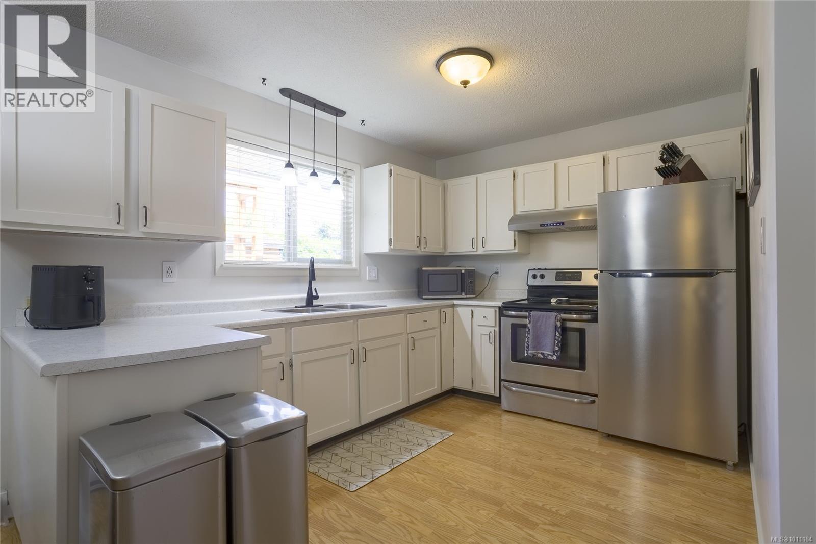 6144 Edgehill Place Property Photo 8