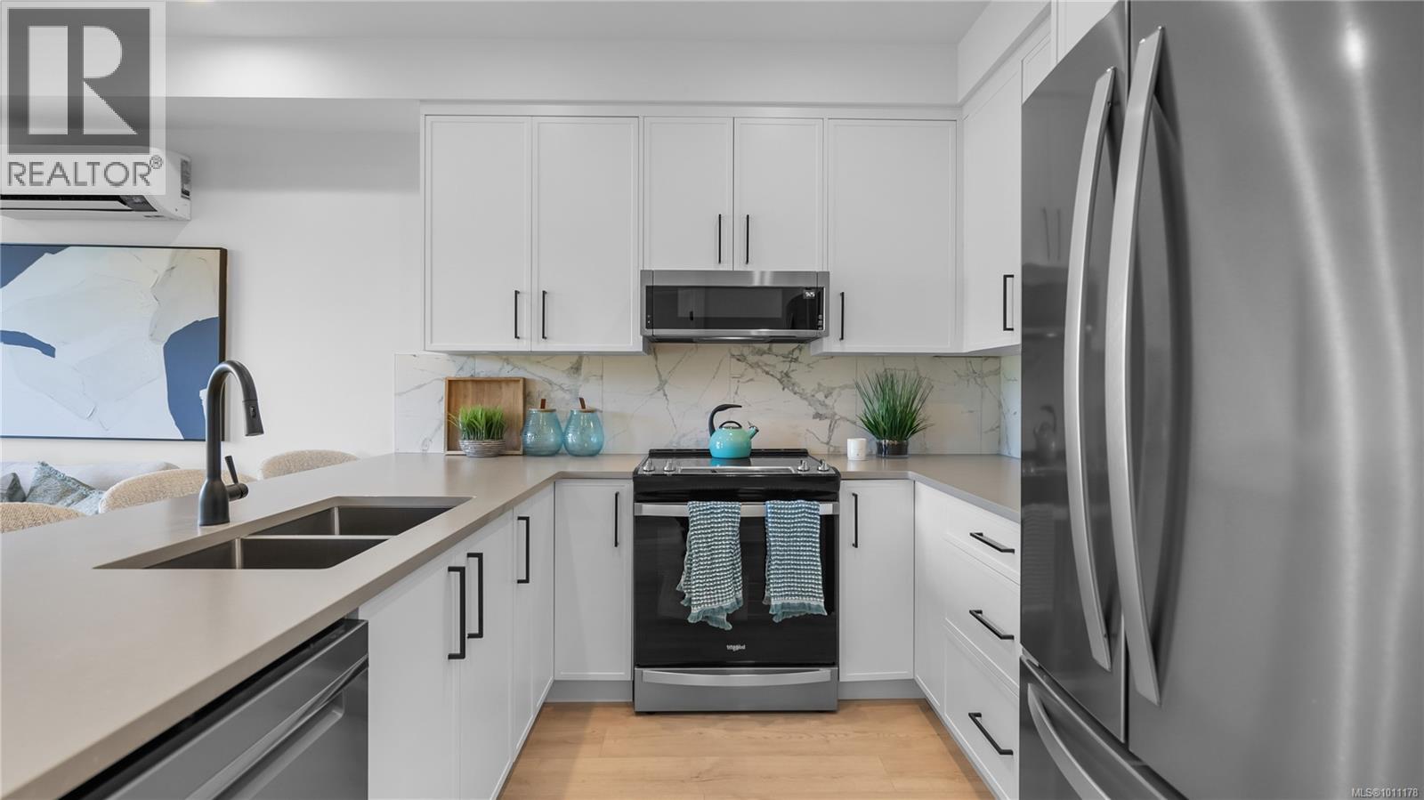 1371 Goldstream Avenue #516 Property Photo 10