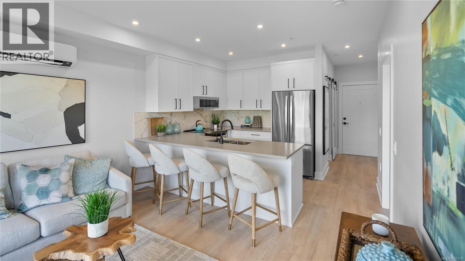 1371 Goldstream Avenue #516 Property Photo 11