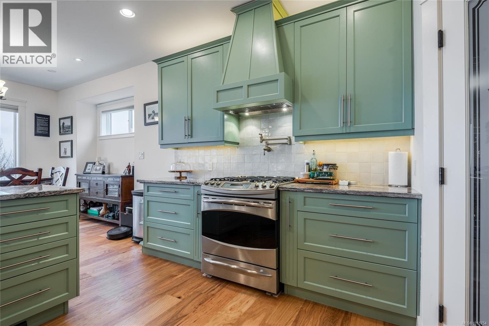 672 Pacific Heights Lane Property Photo 8