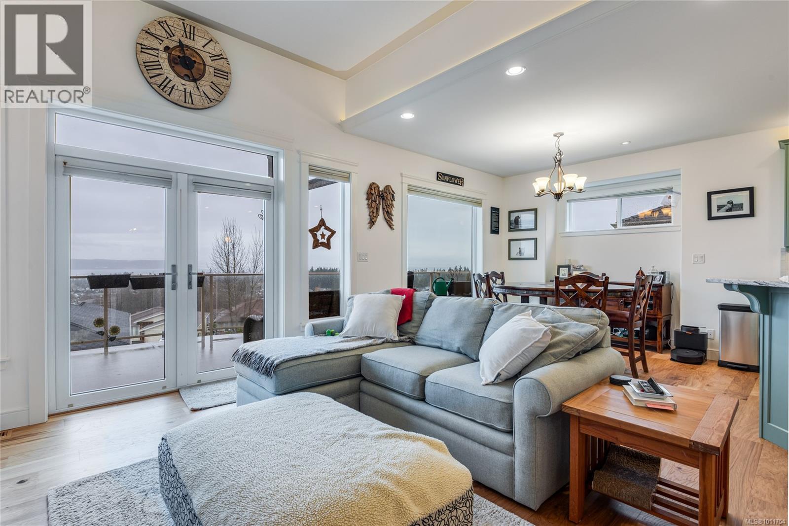 672 Pacific Heights Lane Property Photo 14