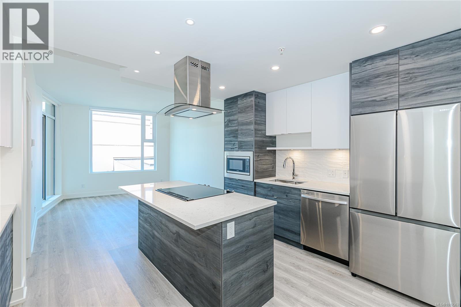 715 1628 Store St Property Photo 1