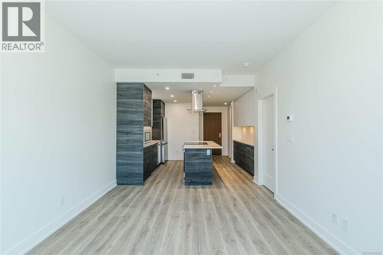 715 1628 Store St Property Photo 7