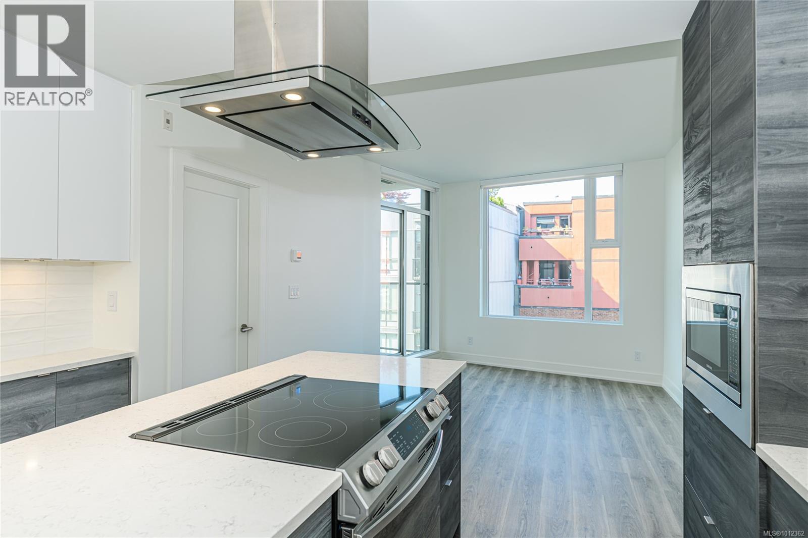 715 1628 Store St Property Photo 10